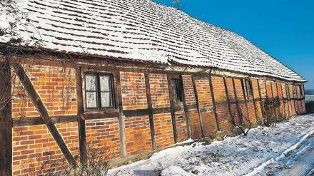 Der Preis der Schönheit. Schon in Gebäuden, die längst nicht so alt sind wie dieses Fachwerkhaus im Oderbruch, kann die Sanierung einiges kosten – bei einem Haus aus den 30er Jahren mitunter die Hälfte der Kaufsumme. 