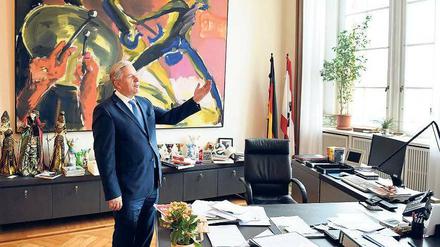 Letzte Tage im Roten Rathaus. Der Regierende Bürgermeister Klaus Wowereit steckt den bevorstehenden Abschied „nicht einfach so weg“. 