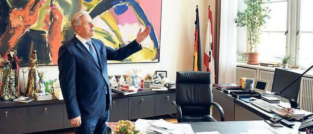 Letzte Tage im Roten Rathaus. Der Regierende Bürgermeister Klaus Wowereit steckt den bevorstehenden Abschied „nicht einfach so weg“.