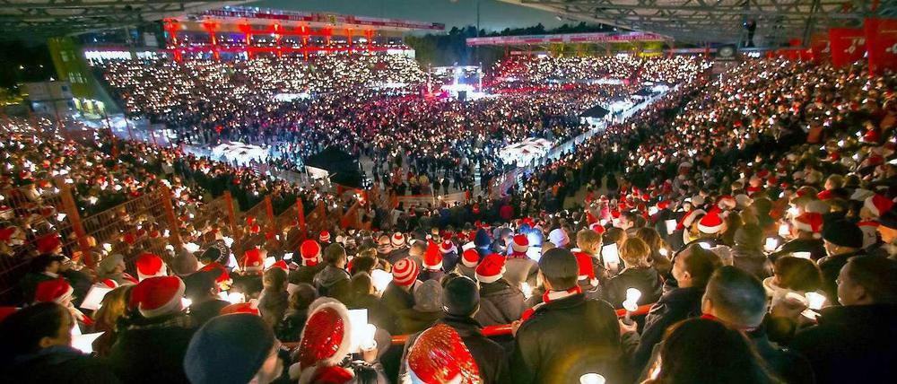 Romantik statt Fußball - das Köpenicker Stadion des 1. FC Union beim Weihnachtssingen.