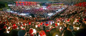 Romantik statt Fußball - das Köpenicker Stadion des 1. FC Union beim Weihnachtssingen. 