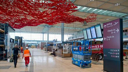 Beim BER ist weiterhin kein Eröffnungstermin in Sicht. Und wenn es dann mal los geht, wird nicht gefeiert - sagt Hartmut Mehdorn.