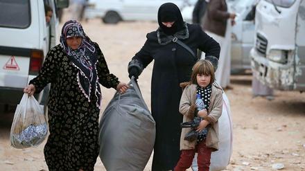 Viele Menschen in Aleppo packen ihre Sachen, bevor die Stadt in die Hände von Assads Soldaten fällt.