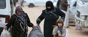 Viele Menschen in Aleppo packen ihre Sachen, bevor die Stadt in die Hände von Assads Soldaten fällt.
