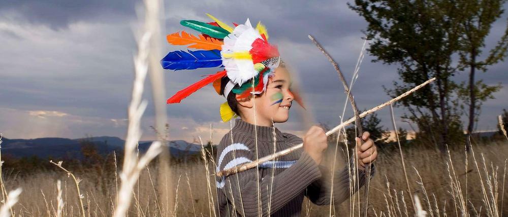 In vielen Kitas und Schulen wurde gerade mal wieder eine Frage diskutiert: Dürfen die Kinder "Waffen" mit zum Fasching nehmen. Aber ja, sagt unsere Autorin. Warum? Einfach den Text lesen!