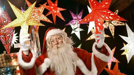 Weihnachtsmann auf dem Weihnachtsmarkt vor dem Opernpalais.