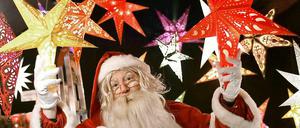 Weihnachtsmann auf dem Weihnachtsmarkt vor dem Opernpalais.