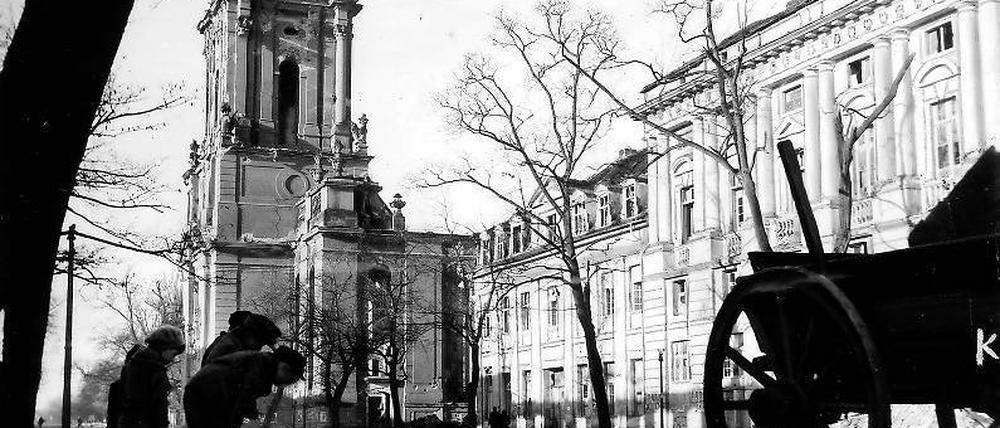 Noch eine Ruine. Die Garnisonkirche um 1949.