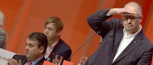 Der SPD-Landesvorsitzende Jan Stöß spricht auf einem Landesparteitag im November 2013 zu den Delegierten.