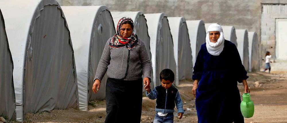 Kurdische Flüchtlinge in einem Camp in der türkischen Grenzstadt Suruc.