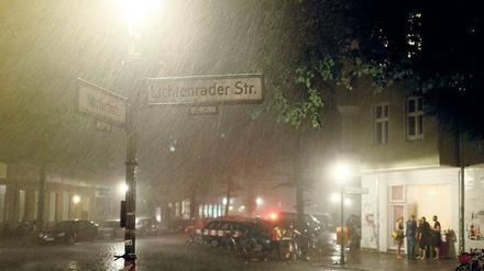 Übers Wetter reden. Das ist unverfänglich. Auch der nächste Urlaub, raffinierte Rezepte oder Ausstellungen sind gute Themen für Gespräche in der Arbeitswelt. 