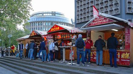 Da gab's noch was zu essen. Kurz vor der Schließung der Buden waren diese am Sonnabend gut besucht.