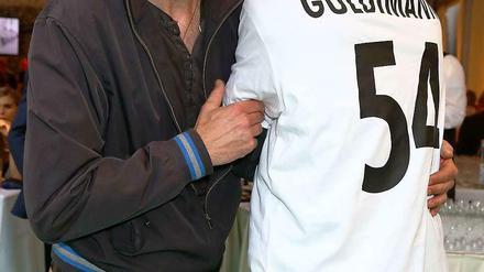 Fest der Erinnerung. Peter Lohmeyer und der Schweizer Botschafter Tim Guldimann bei der Gala, mit der an das „Wunder von Bern“ erinnert wurde. Es trug sich vor 60 Jahren zu.