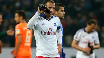 Rezeptlos: Hamburgs Rafael Van Der Vaart und Tomas Rincon nach dem Relegations-Hinspiel gegen Fürth.