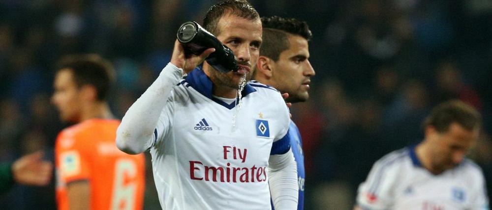 Rezeptlos: Hamburgs Rafael Van Der Vaart und Tomas Rincon nach dem Relegations-Hinspiel gegen Fürth.