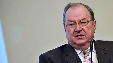 Heinz Buschkowsky (SPD), Bezirksbürgermeister von Neukölln, will gegen NPD-Propaganda vorgehen.