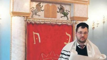 Viel unterwegs: Landesrabbiner Shaul Nekrich beim Gottesdienst.