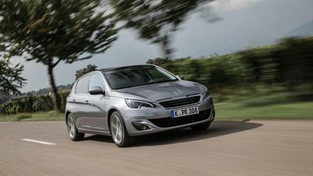 Die Neuauflage des Peugeot 308 ist harmonischer ausgefallen als der Vorgänger. Die aggressive Front von einst hat man nun in ein harmonischeres Gesicht gegossen.
