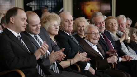 Vorgezogener Festakt: Hans Pischner (2.v.r.) wird zum 100. geehrt