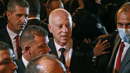 Der tunesische Präsident lässt sich feiern.