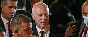 Der tunesische Präsident lässt sich feiern.