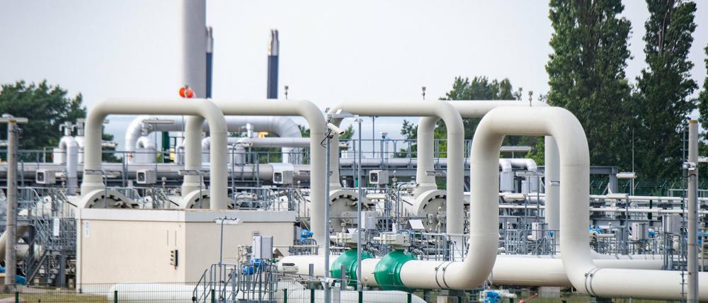Rohrsysteme und Absperrvorrichtungen in der Gasempfangsstation der Ostseepipeline Nord Stream 1.