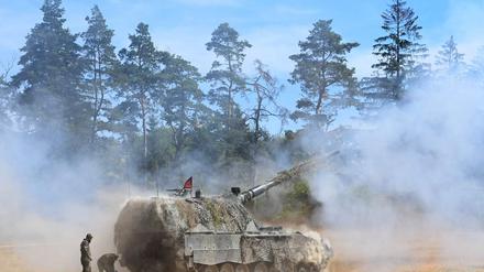 Die "Panzerhaubitze 2000" aus deutscher Produktion ist eines der modernsten schweren Artilleriegeschütze. Zehn Geräte sind bisher an die Ukraine geliefert.