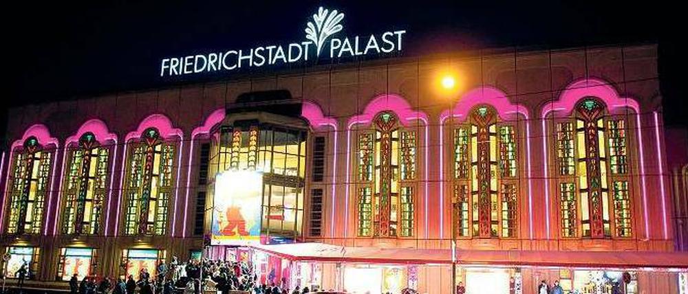 Der Palast bleibt. Das traditionsreiche Haus an der Friedrichstraße ändert seinen Außenauftritt – schleichend, wie es heißt.