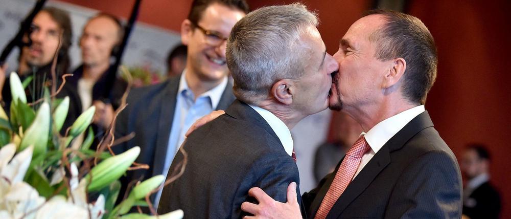 Bodo Mende und Karl Kreile waren das erste schwule Paar, das im Rathaus Schöneberg geheiratet hat.