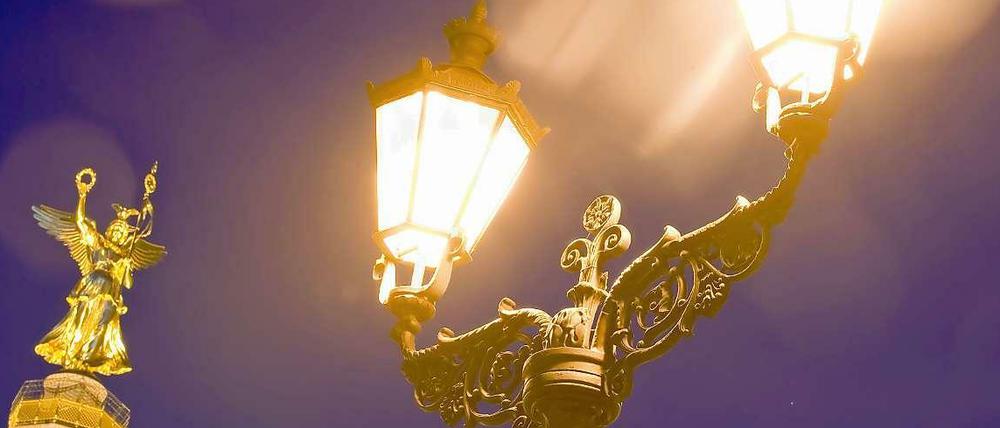 Alte Laternen statt innovative Konzepte: Berlin hinkt bei der Umsetzung seines Lichtkonzepts hinter den eigenen Vorgaben her.