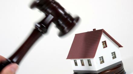 Bei Zwangsvollstreckungen kommen Immobilien unter dem Hammer. 