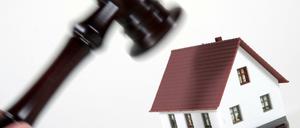 Bei Zwangsvollstreckungen kommen Immobilien unter dem Hammer. 