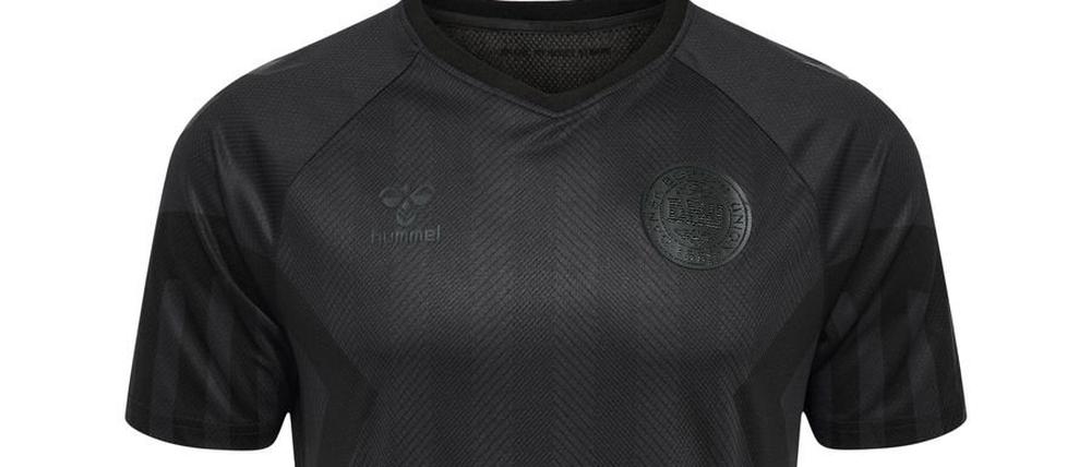 Das Hummel-Trikot für die dänische Nationalmannschaft ist komplett schwarz. 