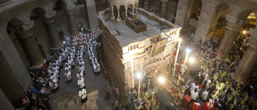 Vor Ostern in der Grabeskirche. Mit der Prozession am Palmsonntag beginnt in der Grabeskirche in der Altstadt von Jerusalem die heilige Woche.