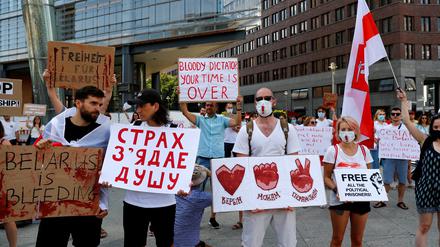 Demonstrierende in Berlin im August 2020 - seitdem hat sich der Protest weg von der Straße bewegt 