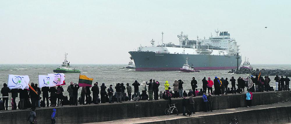 Schwimmendes Gas-Terminal: Die „Independence“ im Hafen von Klaipeda hat Litauen unabhängig von russischem Gas gemacht. Mit der Belieferung von Nachbarstaaten mit LNG verdient das baltische Land inzwischen sogar Geld.