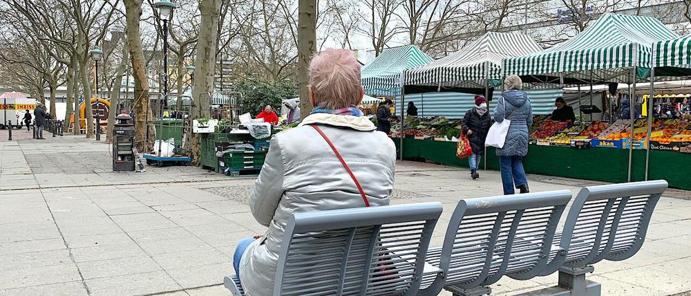 Bisher ist der Hermann-Ehlers-Platz in Steglitz wenig einladend. Das soll sich bald ändern.