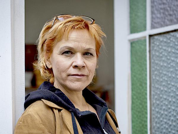 Jeannette Urzendowsky steht als Chanson-Nette auf der Bühne. Im Impfzentrum Arena übernimmt die HNO-Ärztin regelmäßig Impfdienste.