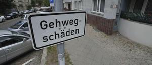 Guter Hinweis. Wie hier in Prenzlauer Berg sind auch in Wilhelmsruh viele Bürgersteige kaputt.