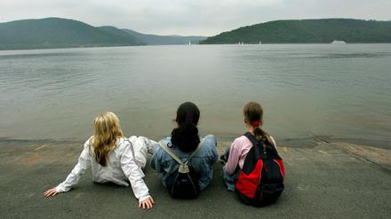 Neben dem Aufholen von Lernrückständen sind nach Ansicht von Bildungsforschern nun auch gemeinsame Erlebnisse etwa auf Klassenfahrten oder beim Sport für Schüler wichtig.