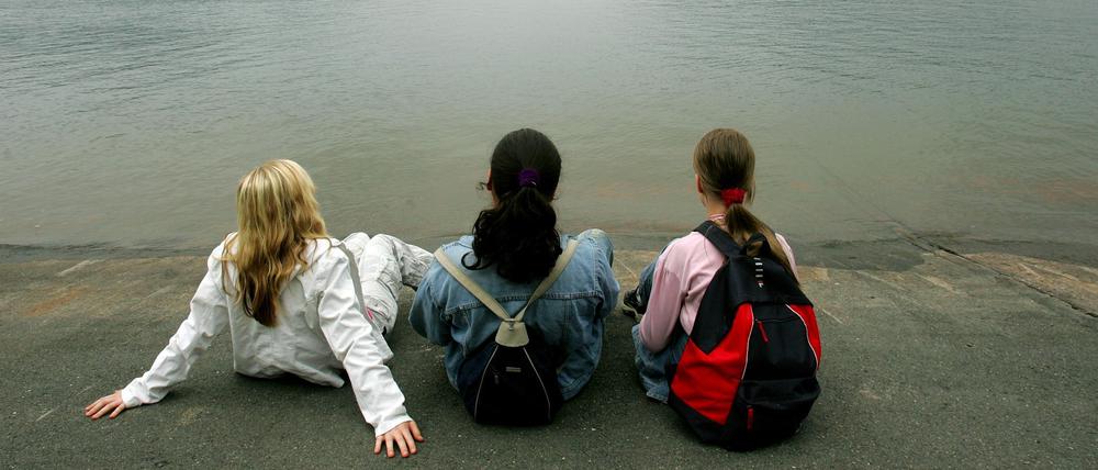 Neben dem Aufholen von Lernrückständen sind nach Ansicht von Bildungsforschern nun auch gemeinsame Erlebnisse etwa auf Klassenfahrten oder beim Sport für Schüler wichtig.