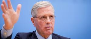 12.11.2021, Berlin: Norbert Röttgen, CDU-Bundestagsabgeordneter, äußert sich auf einer Pressekonferenz zu seiner Kandidatur als Bundesvorsitzender der CDU. Foto: Kay Nietfeld/dpa +++ dpa-Bildfunk +++