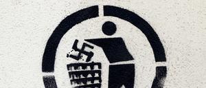 Der Hakenkreuzskandal am Pankower Jugendamt schlägt weiter Wellen.