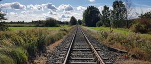 So sieht es bis heute aus: Die Heidekrautbahn bei Blankenfelde.