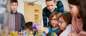 Seit Jahren fehlen an Berliner Schulen ausgebildete Lehrer. Durch die Pandemie hat sich die Situation verschärft. 