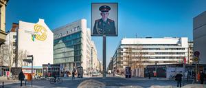 Der Checkpoint Charlie in Berlin-Mitte. 