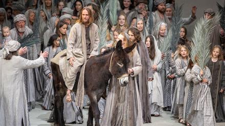 Der Hoffnungsträger Jesus zieht in Jerusalem ein. Szene aus dem Oberammergauer Passionstheater. 