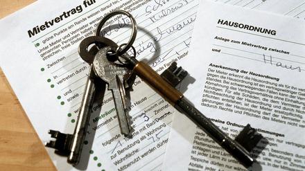 Unterschriebener Mietvertrag, die Schlüssel für die eigenen vier Wände? Für viele Berliner scheint das immer unrealistischer.