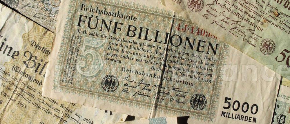 Geld wurde 1923 so wertlos, dass die Menschen es zum Anfeuern von Öfen verwendeten.