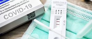 Ein positiver Corona-Schnelltest – diesen Anblick wollen sich Urlauber auf ihrer Reise ersparen.